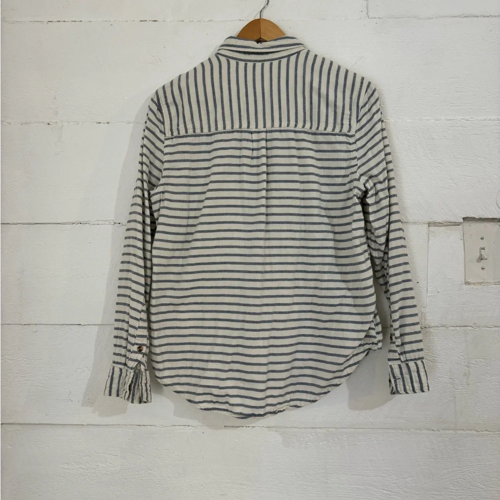 Abercrombie & Fitch Blue and White Striped Button Down Shirt, Large - Picture 3 of 6